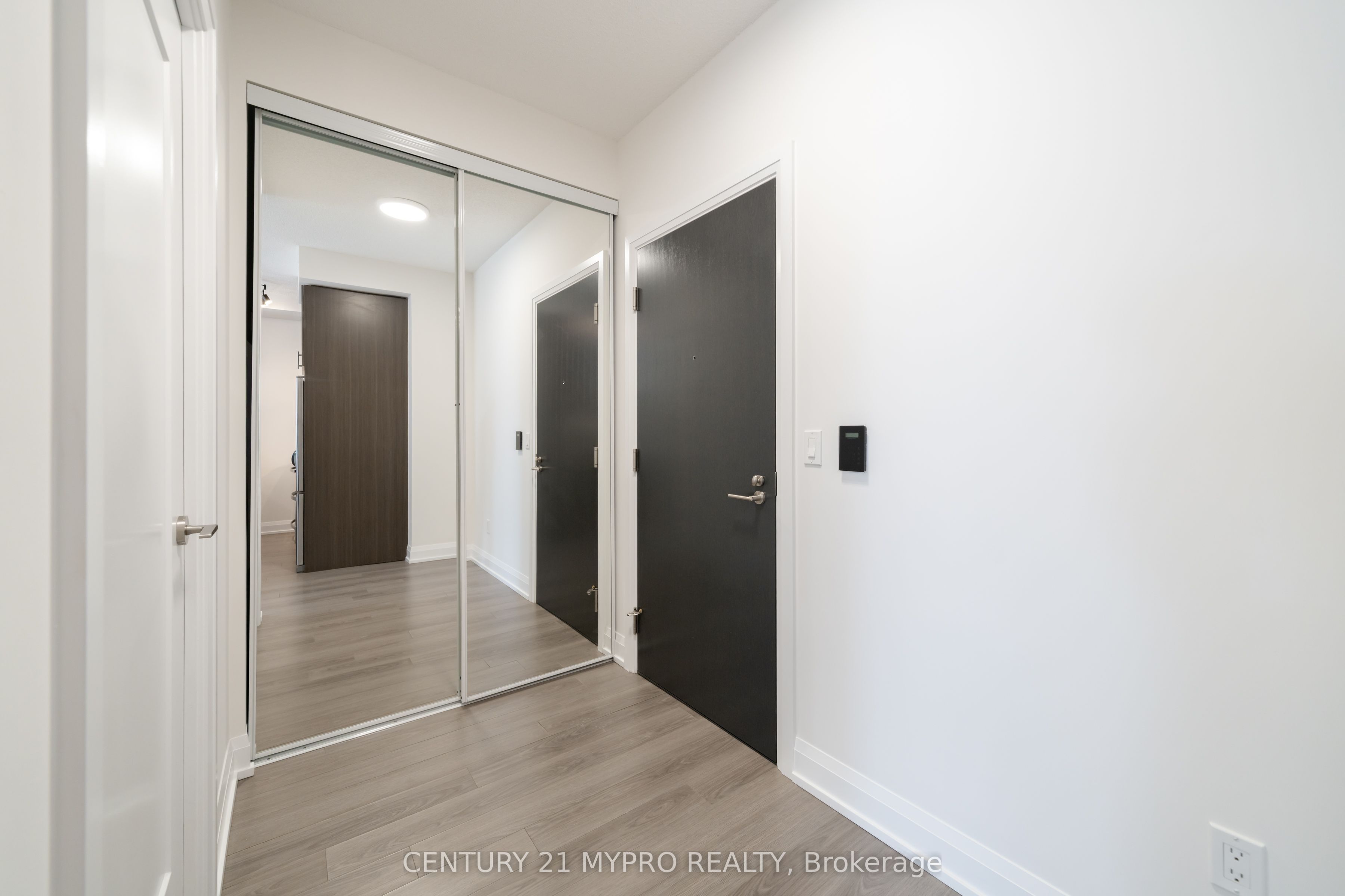 18 Graydon Hall Drive 212, Toronto, ON M3A 0A4 photo 4
