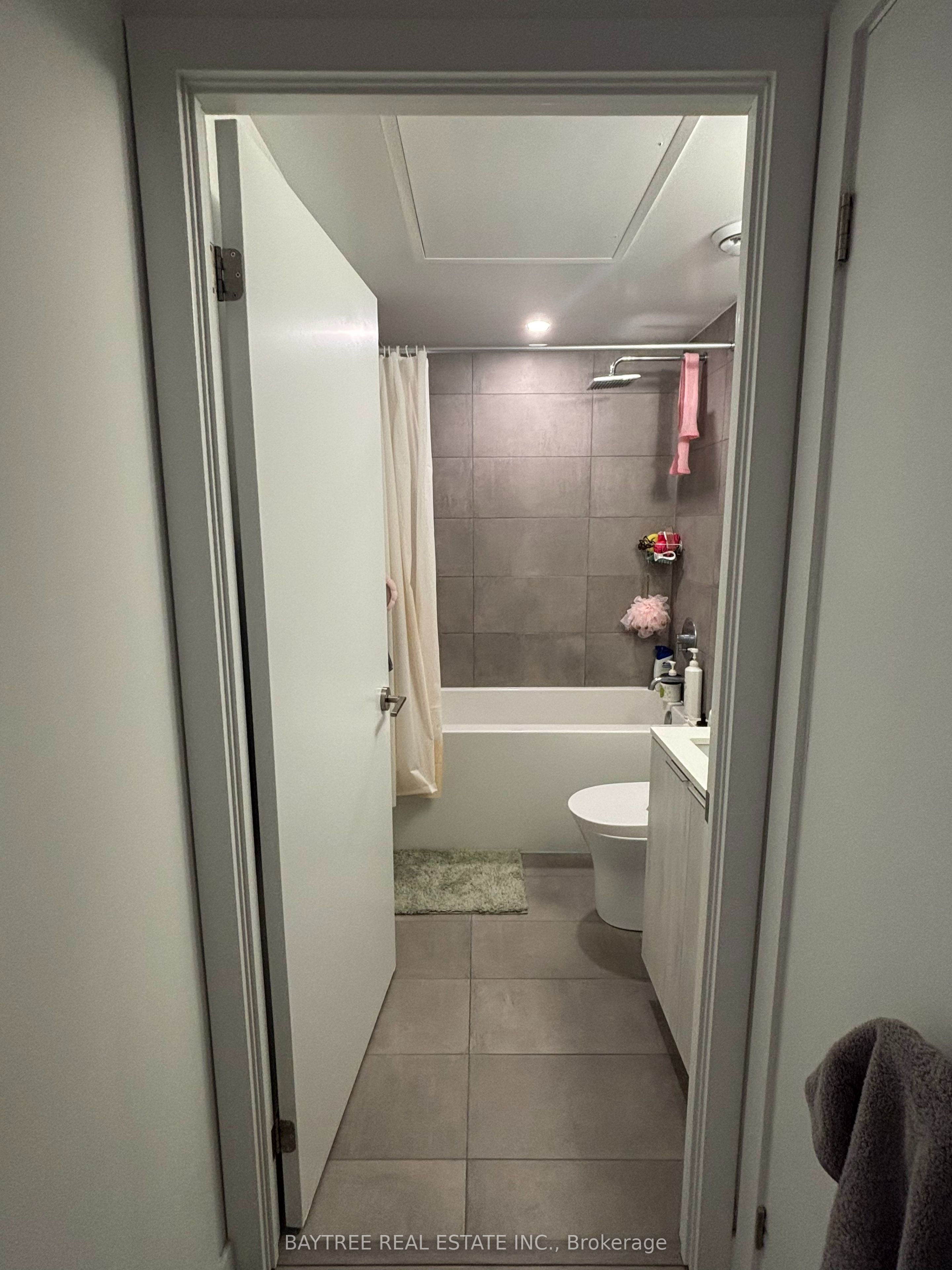 8 Wellesley Street W 1502, Toronto, ON M4Y 1E7 photo 5