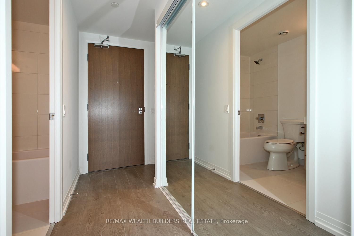 251 Jarvis Street E 2107, Toronto, ON M5B 0C3 photo 4