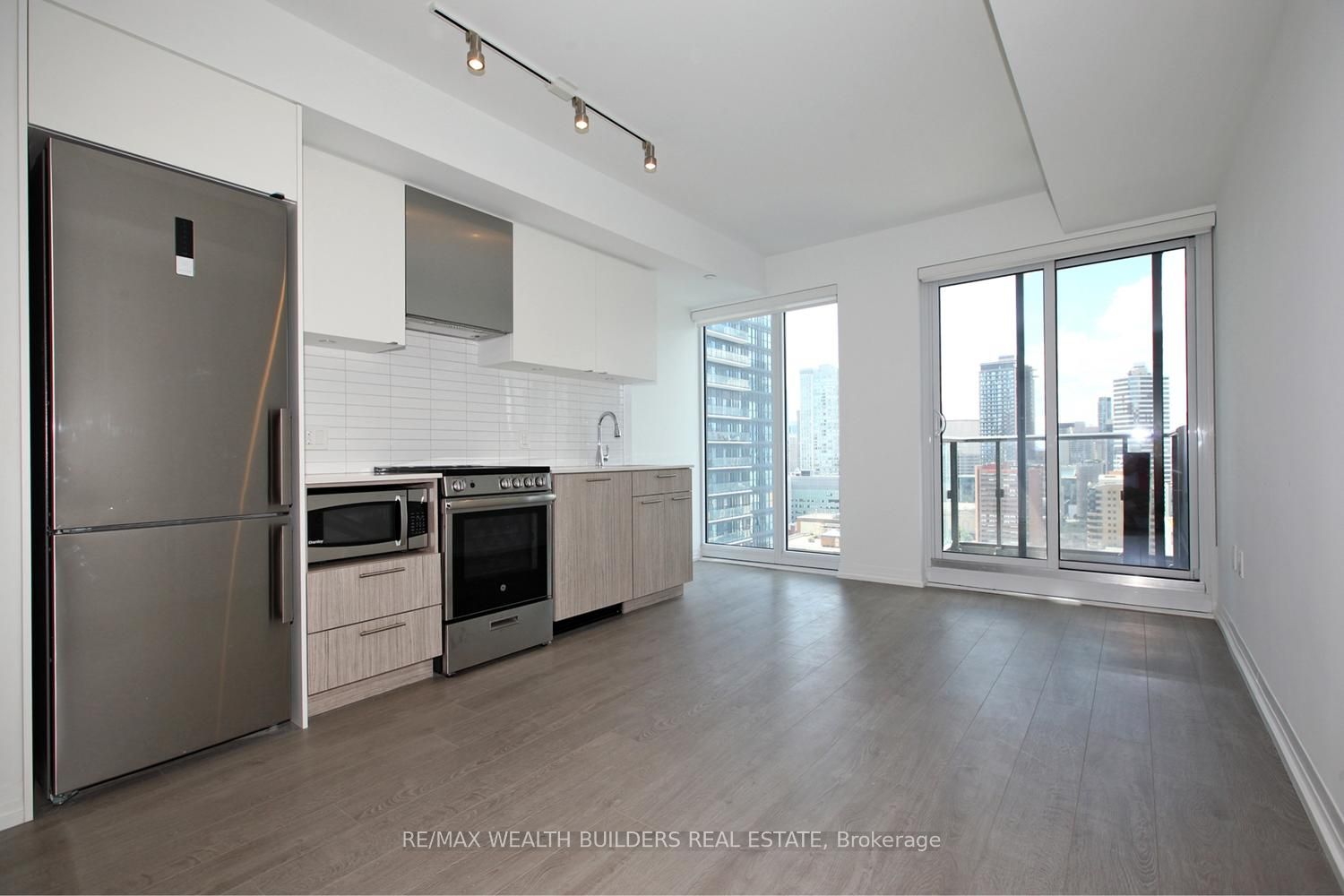 251 Jarvis Street E 2107, Toronto, ON M5B 0C3 photo 5