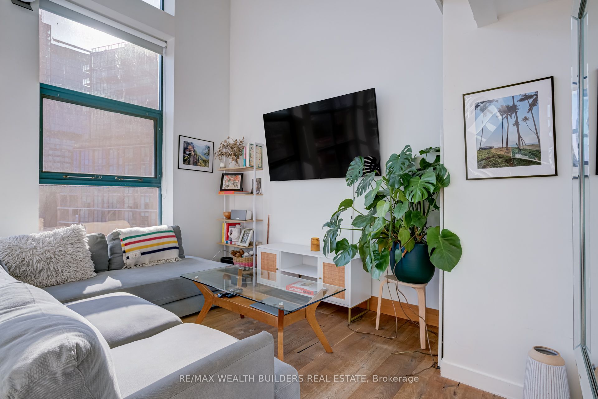 393 King Street E 403, Toronto, ON M5A 1L3 photo 4