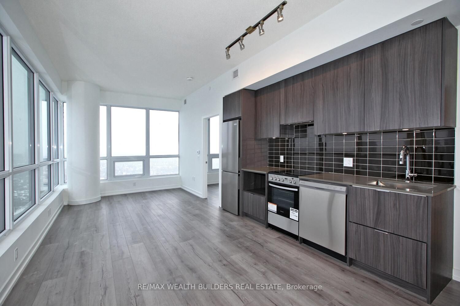 395 Bloor Street E 3504, Toronto, ON M4W 0B4 photo 2