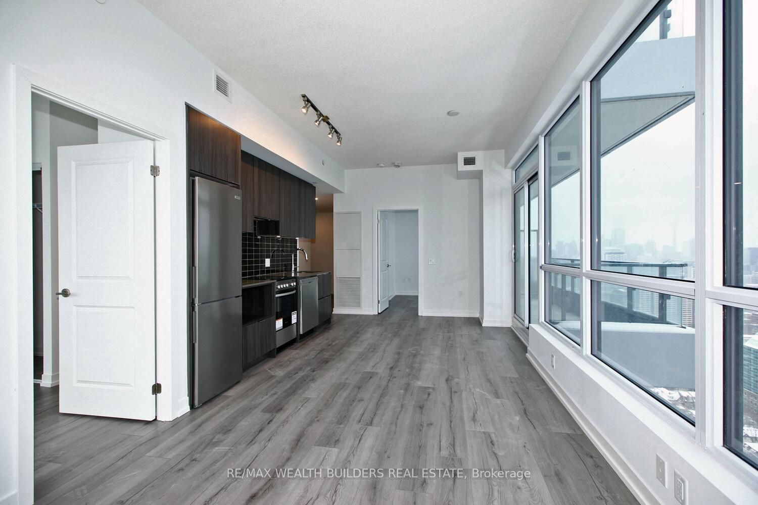 395 Bloor Street E 3504, Toronto, ON M4W 0B4 photo 3