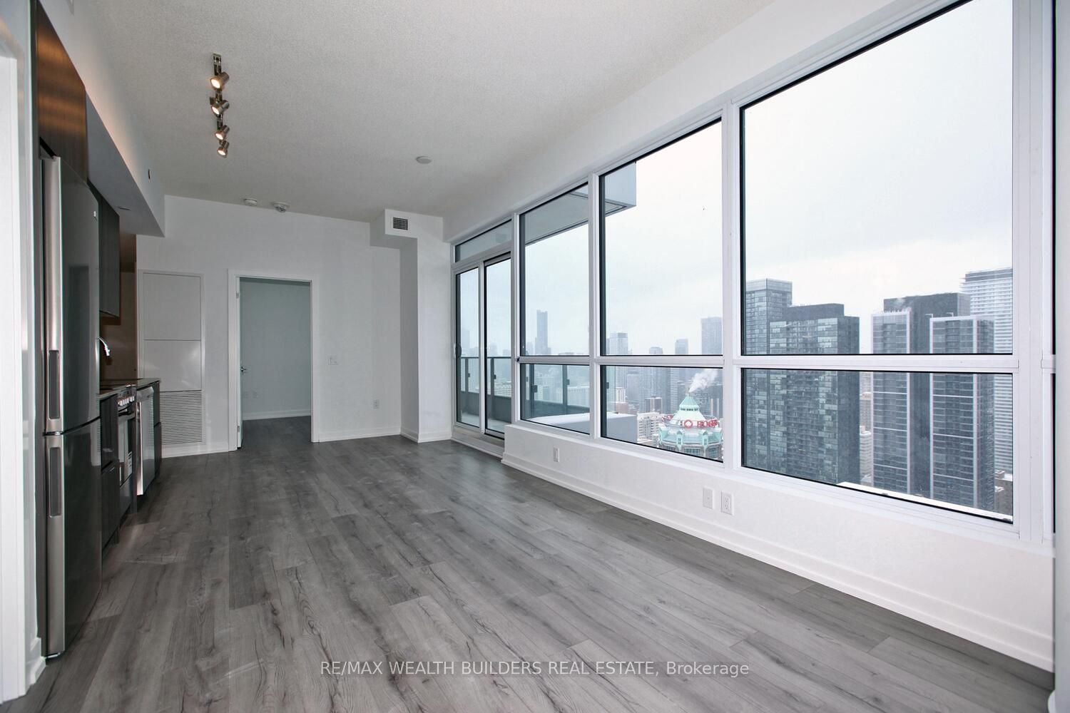 395 Bloor Street E 3504, Toronto, ON M4W 0B4 photo 5