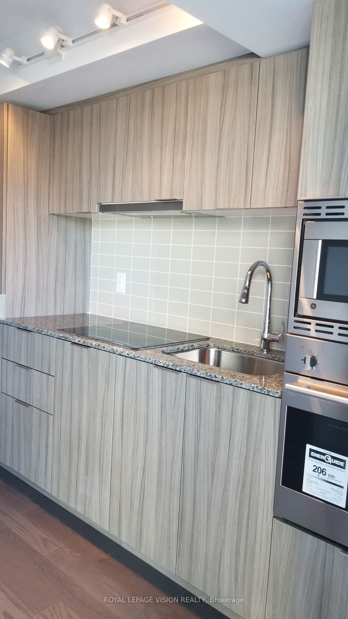 955 Bay Street 2112, Toronto, ON M5S 2A2 photo 2