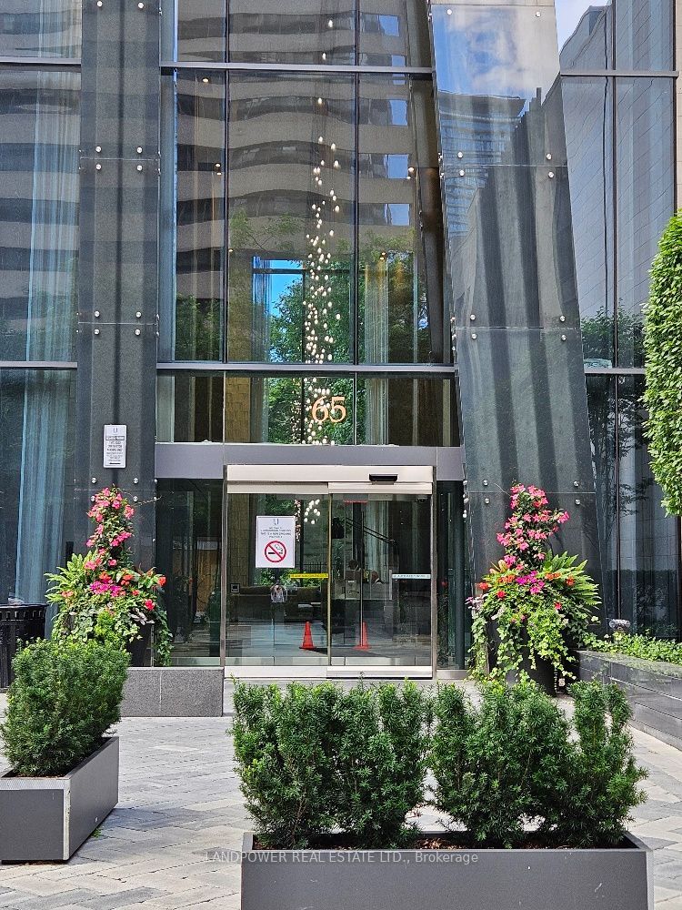 65 St Mary Street PH6, Toronto, ON M5S 0A6