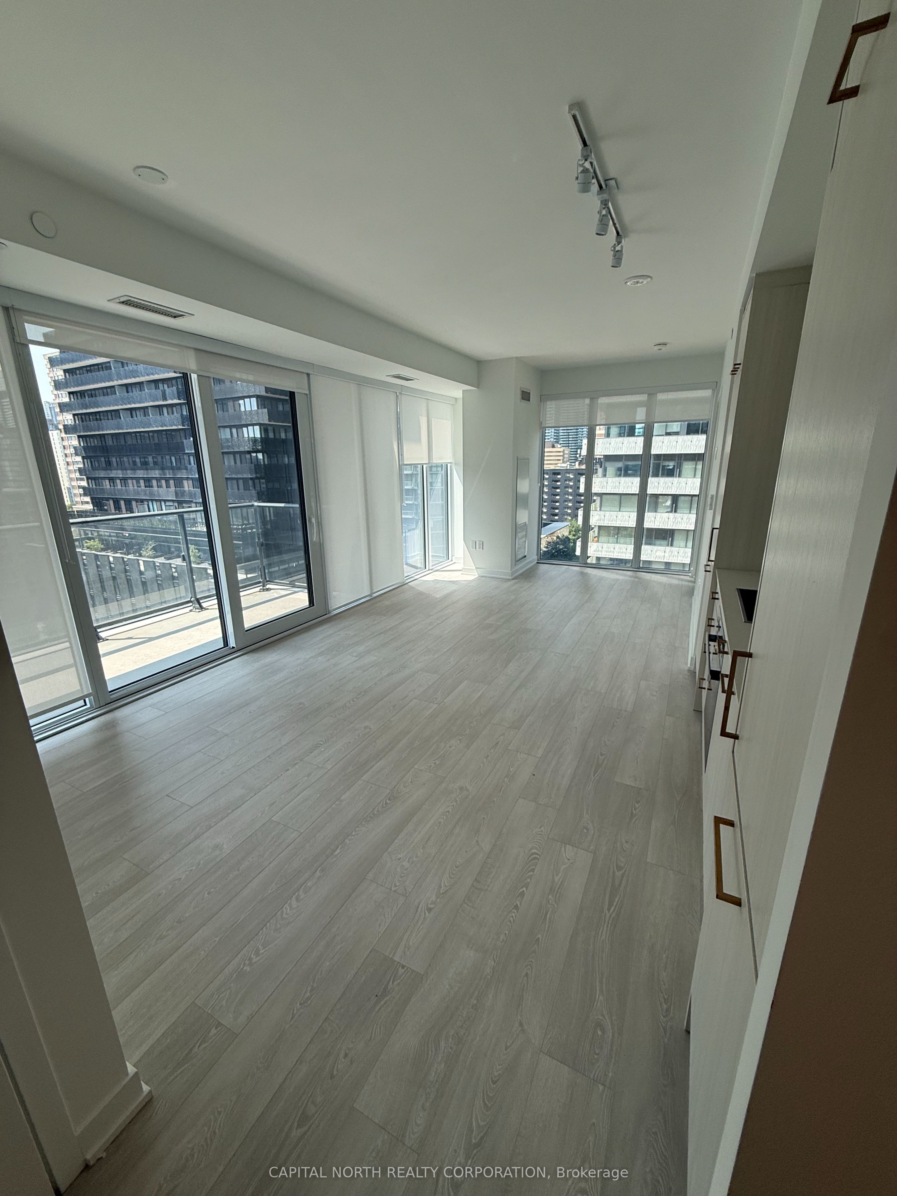 634 Church Street 1010, Toronto, ON M4Y 0G9 photo 3