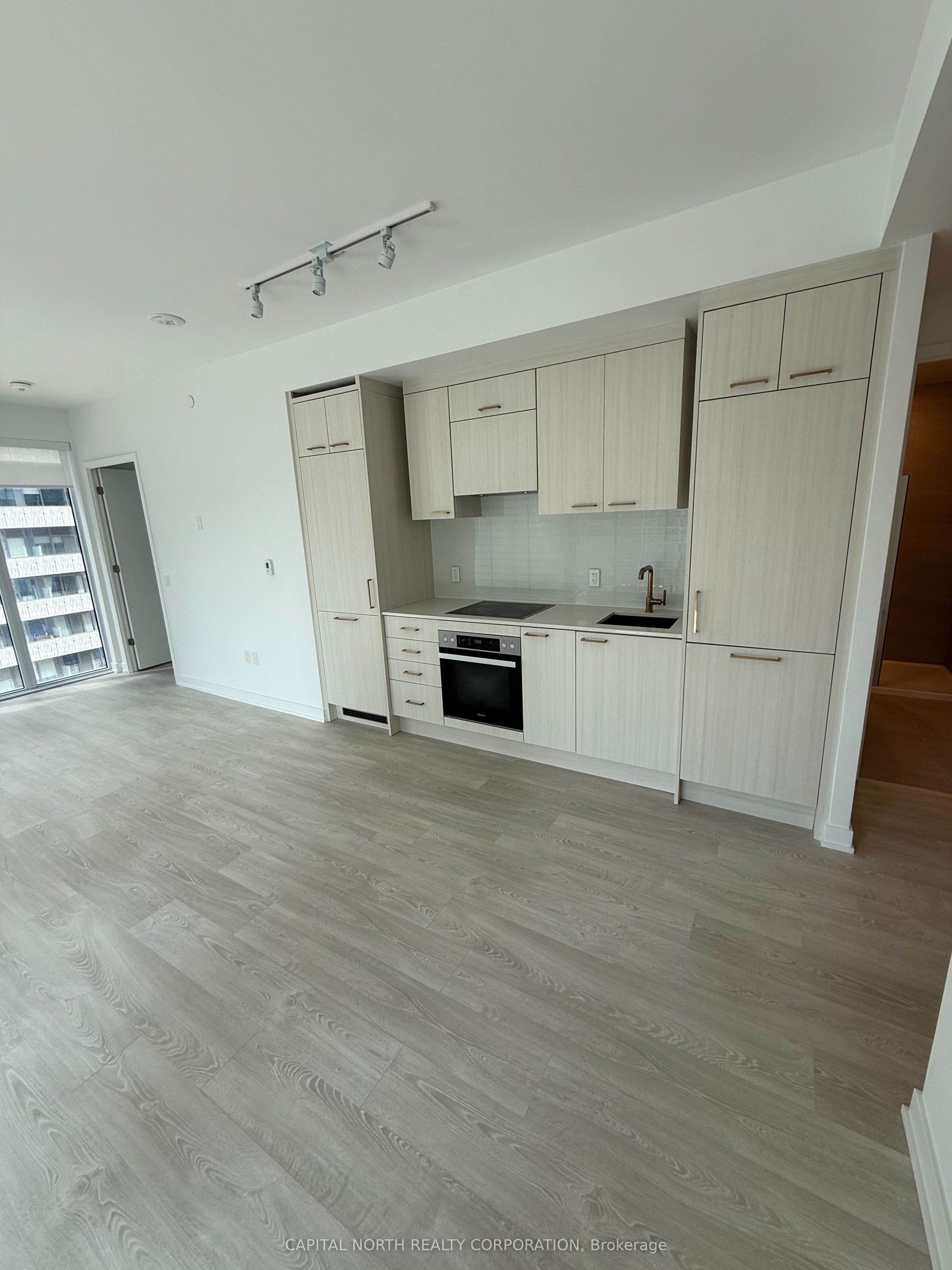 634 Church Street 1010, Toronto, ON M4Y 0G9 photo 4