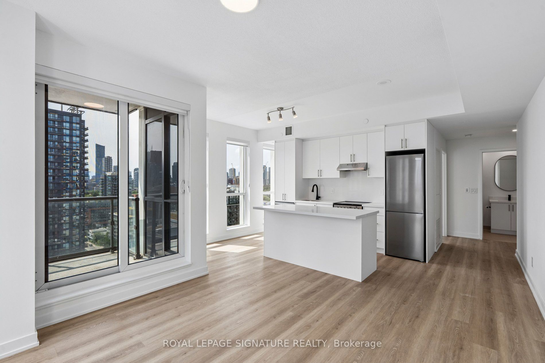 170 Sumach Street 1806, Toronto, ON M5A 0C3 photo 2