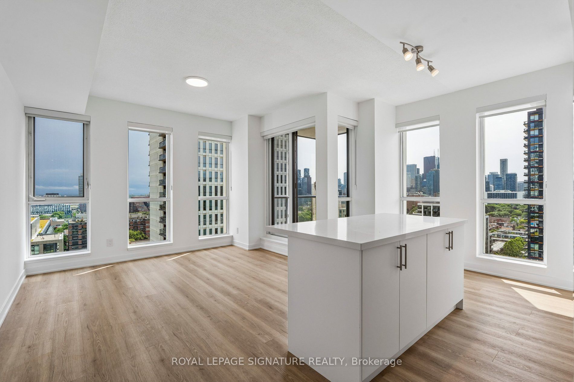 170 Sumach Street 1806, Toronto, ON M5A 0C3 photo 3