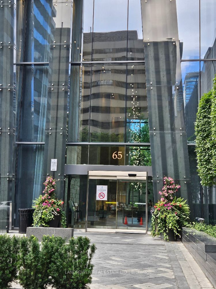 65 St. Mary Street 3807, Toronto, ON M5S 0A6