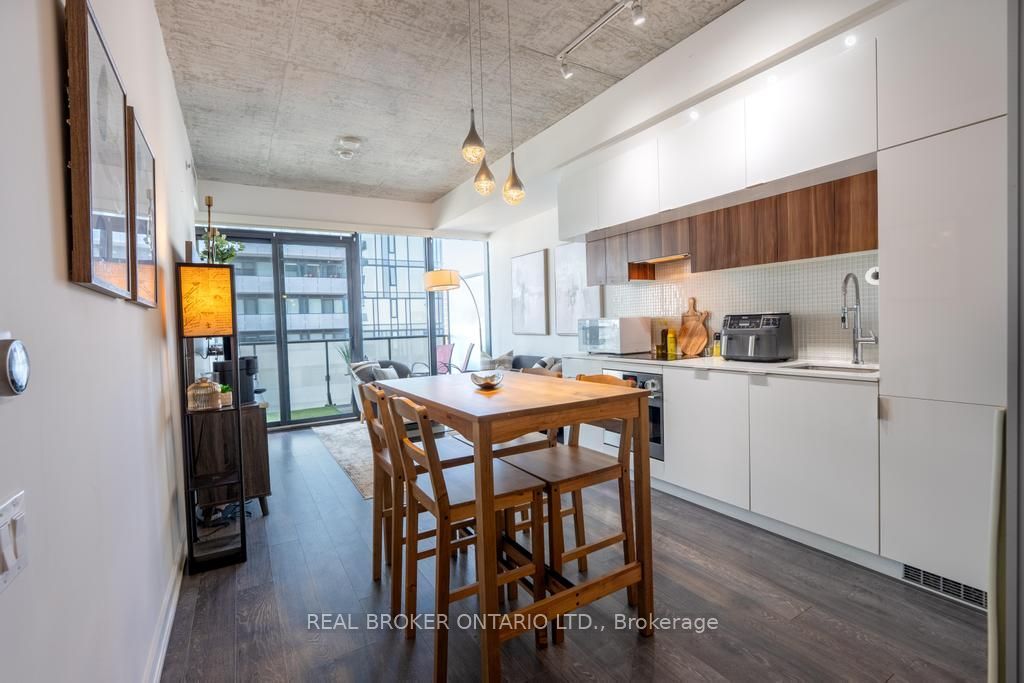 185 Roehampton Avenue S 1601, Toronto, ON M4P 0C6 photo 3