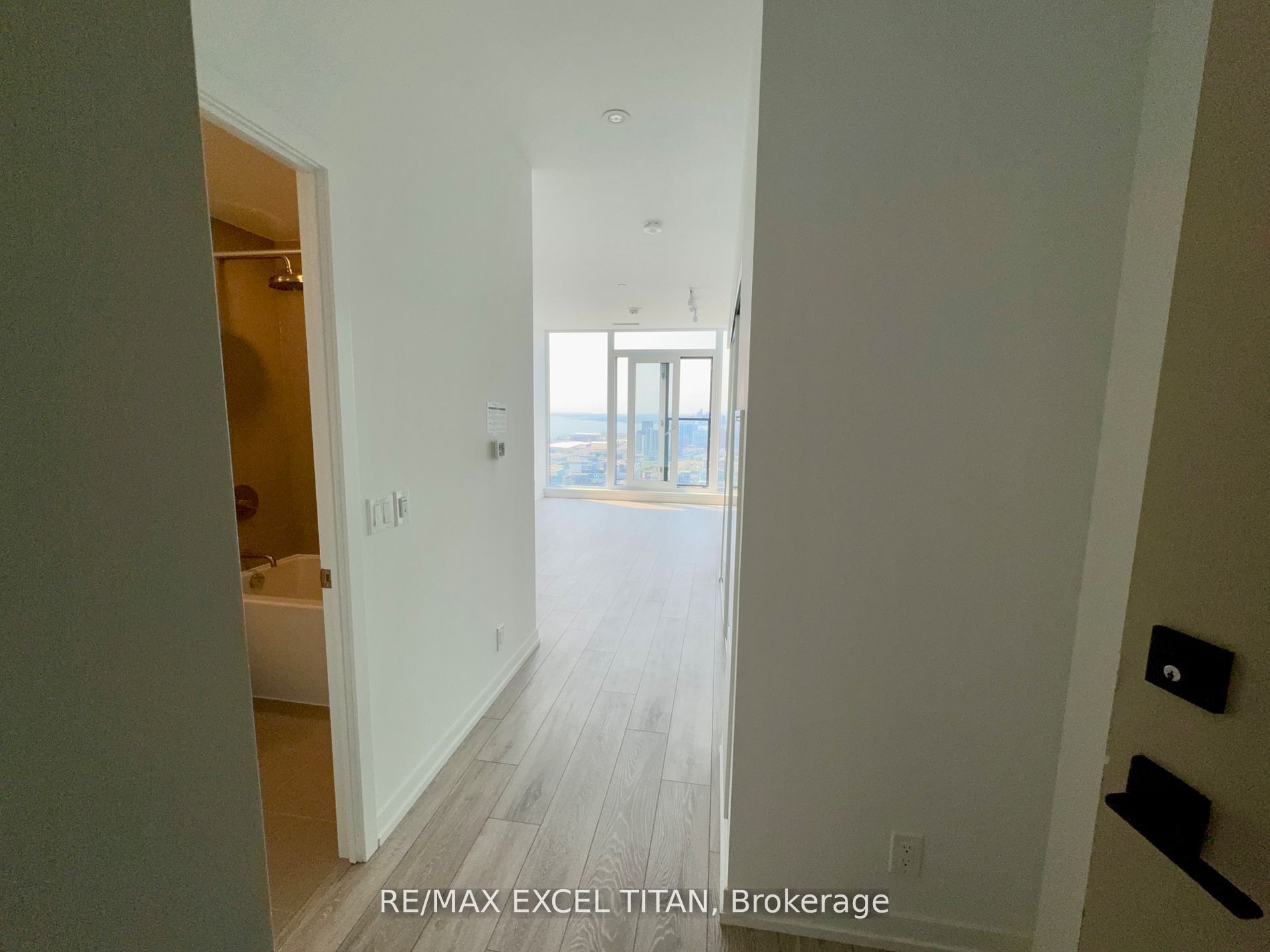 55 Mercer Street PH03, Toronto, ON M5V 0W4 photo 2