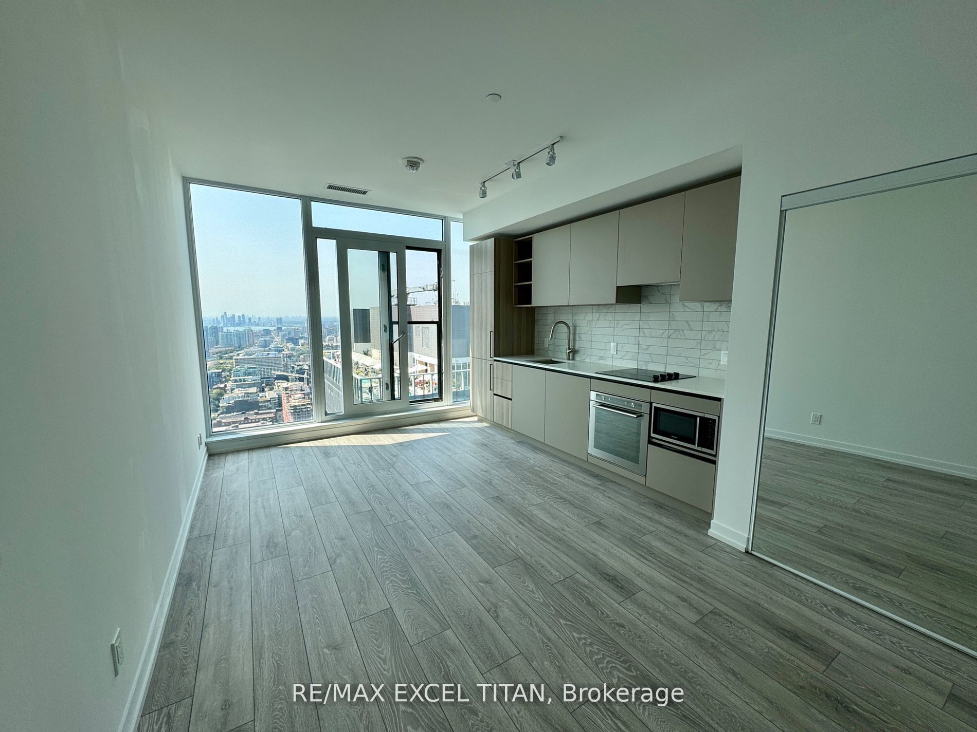 55 Mercer Street PH03, Toronto, ON M5V 0W4 photo 3