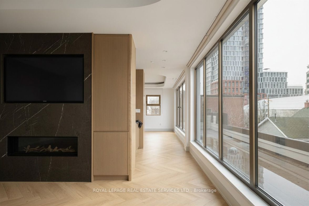 32 Rowanwood Avenue Fourth Level, Toronto, ON M4W 1Y7 photo 3