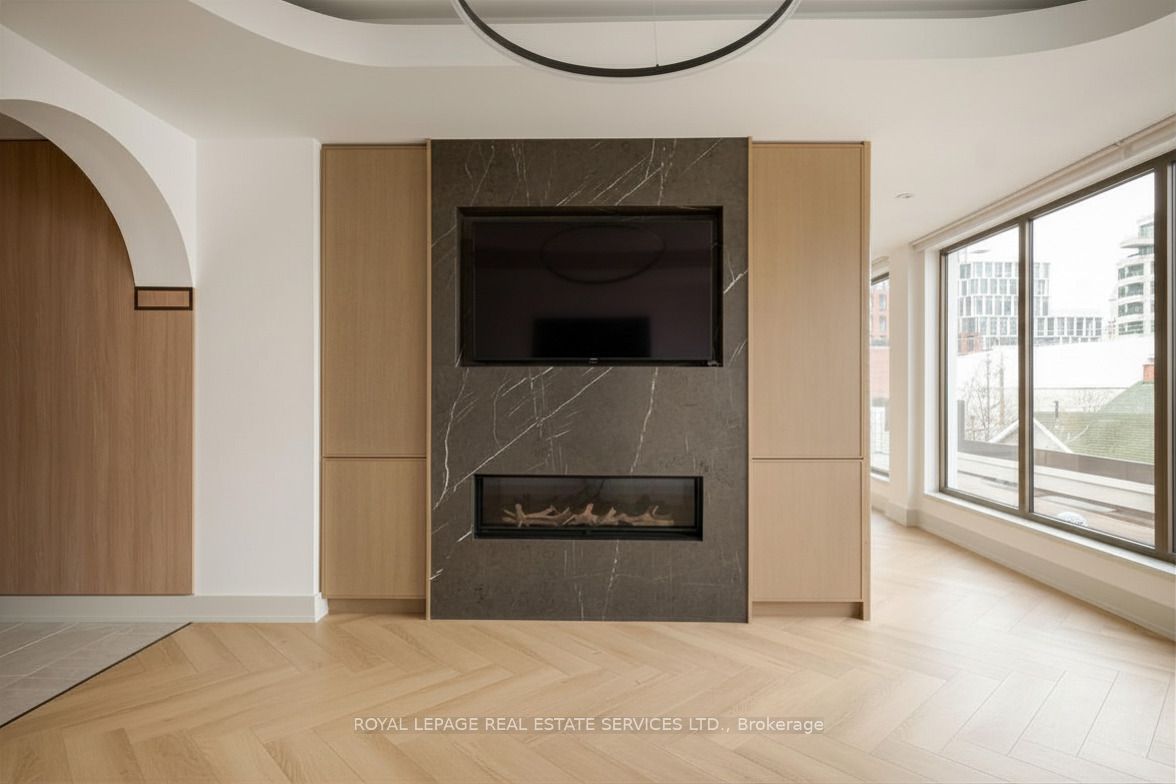 32 Rowanwood Avenue Fourth Level, Toronto, ON M4W 1Y7 photo 4