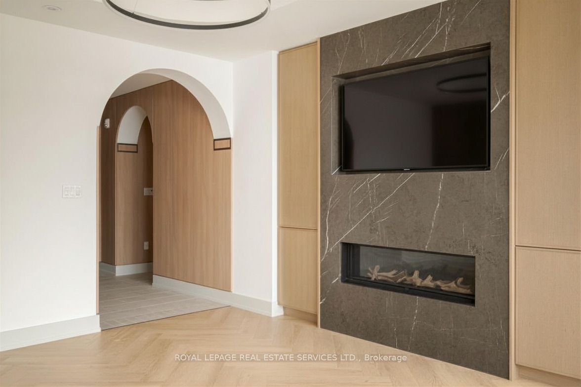 32 Rowanwood Avenue Fourth Level, Toronto, ON M4W 1Y7 photo 5