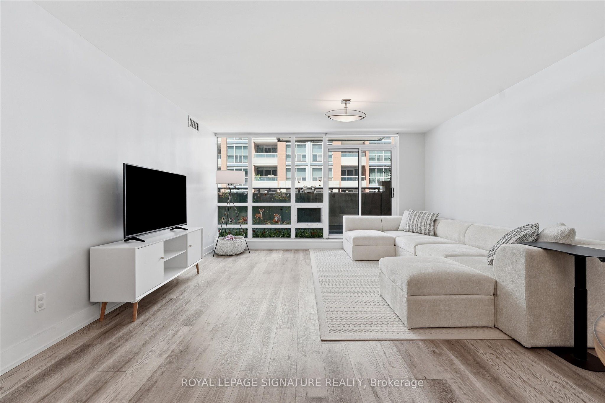 263 Wellington Street W 301, Toronto, ON M5V 1E1