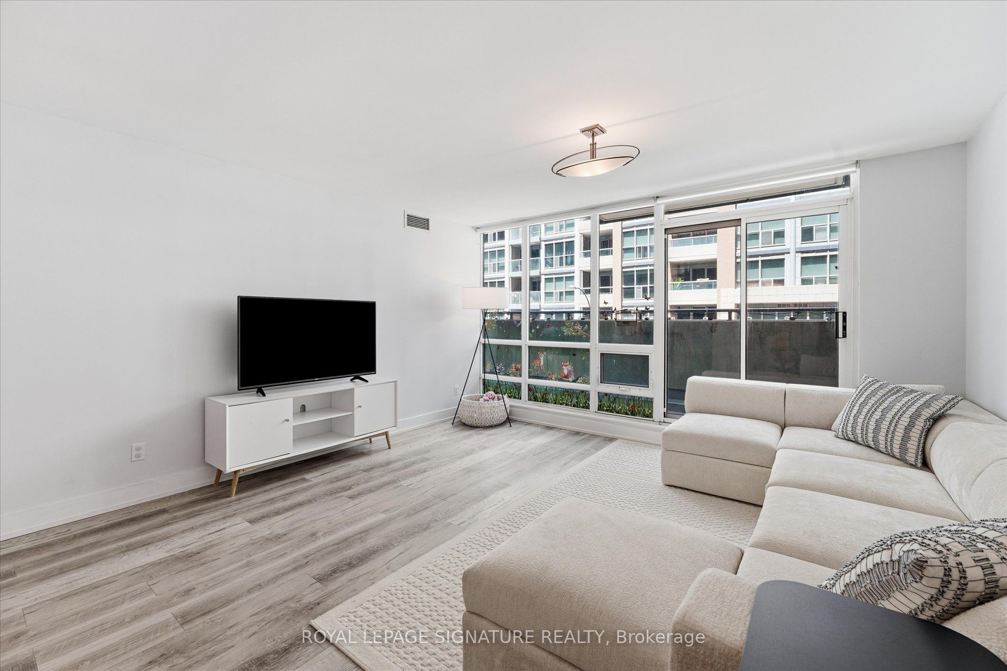 263 Wellington Street W 301, Toronto, ON M5V 1E1 photo 2