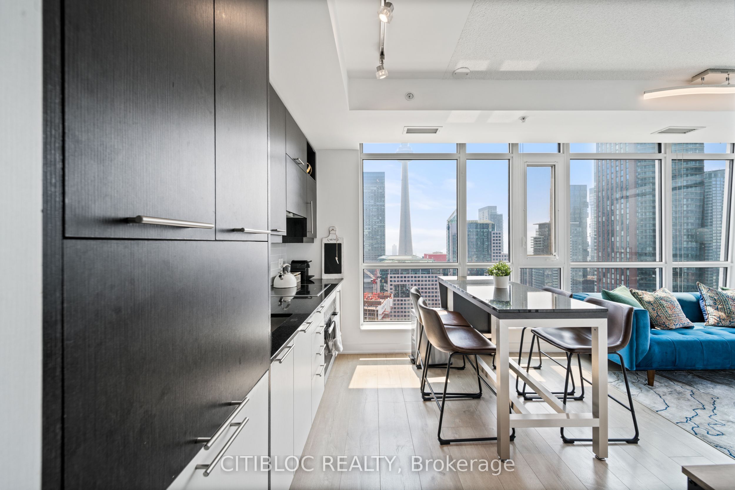 30 Nelson Street 2807, Toronto, ON M5V 0H5