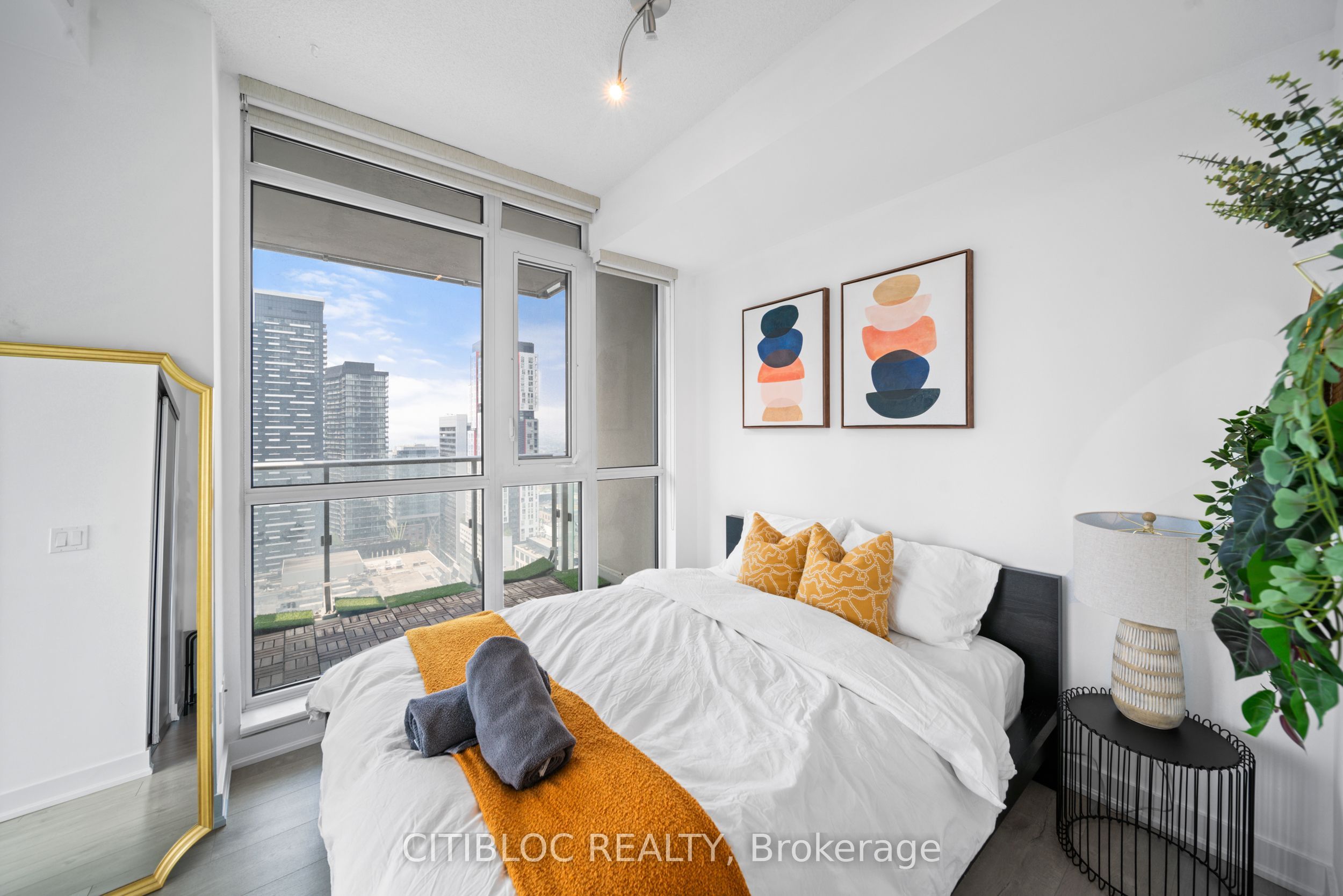 30 Nelson Street 2807, Toronto, ON M5V 0H5 photo 4