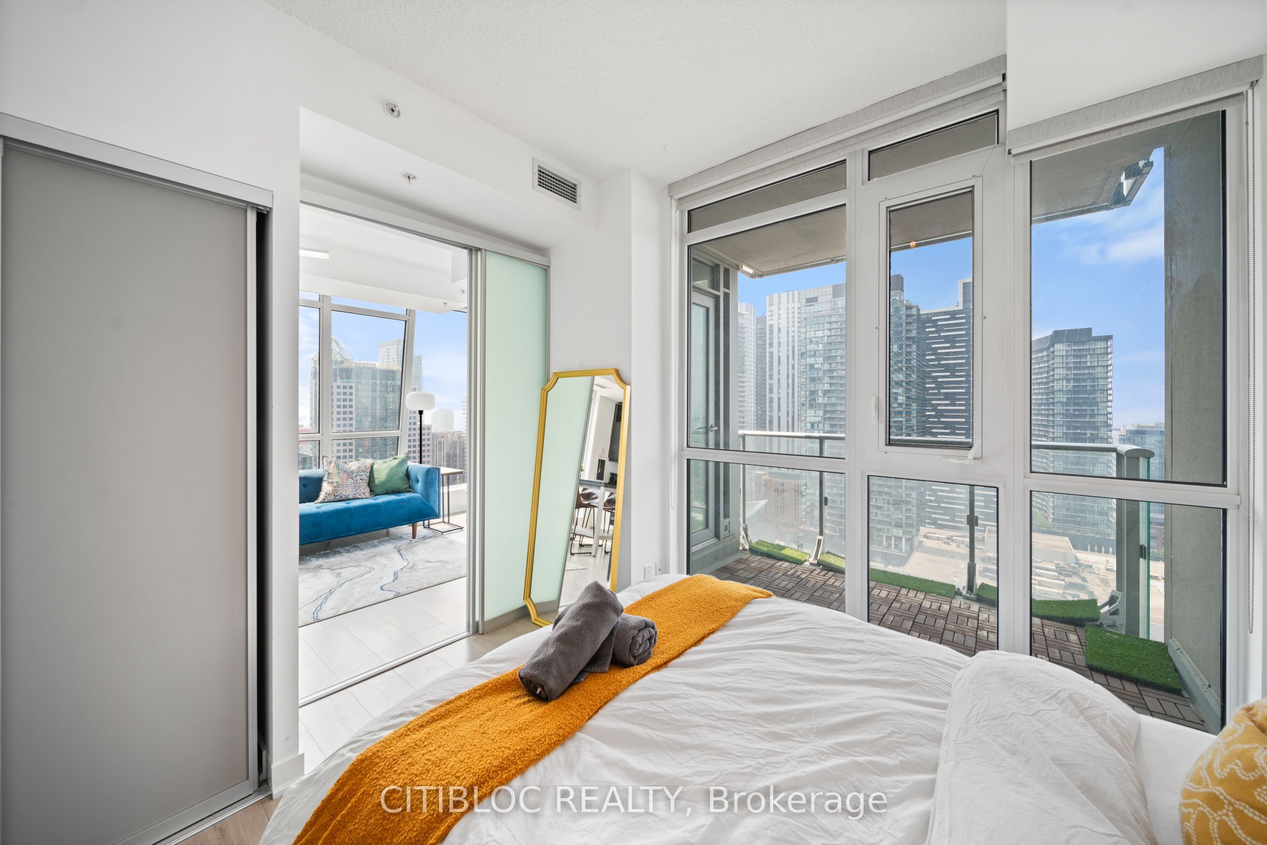30 Nelson Street 2807, Toronto, ON M5V 0H5 photo 5