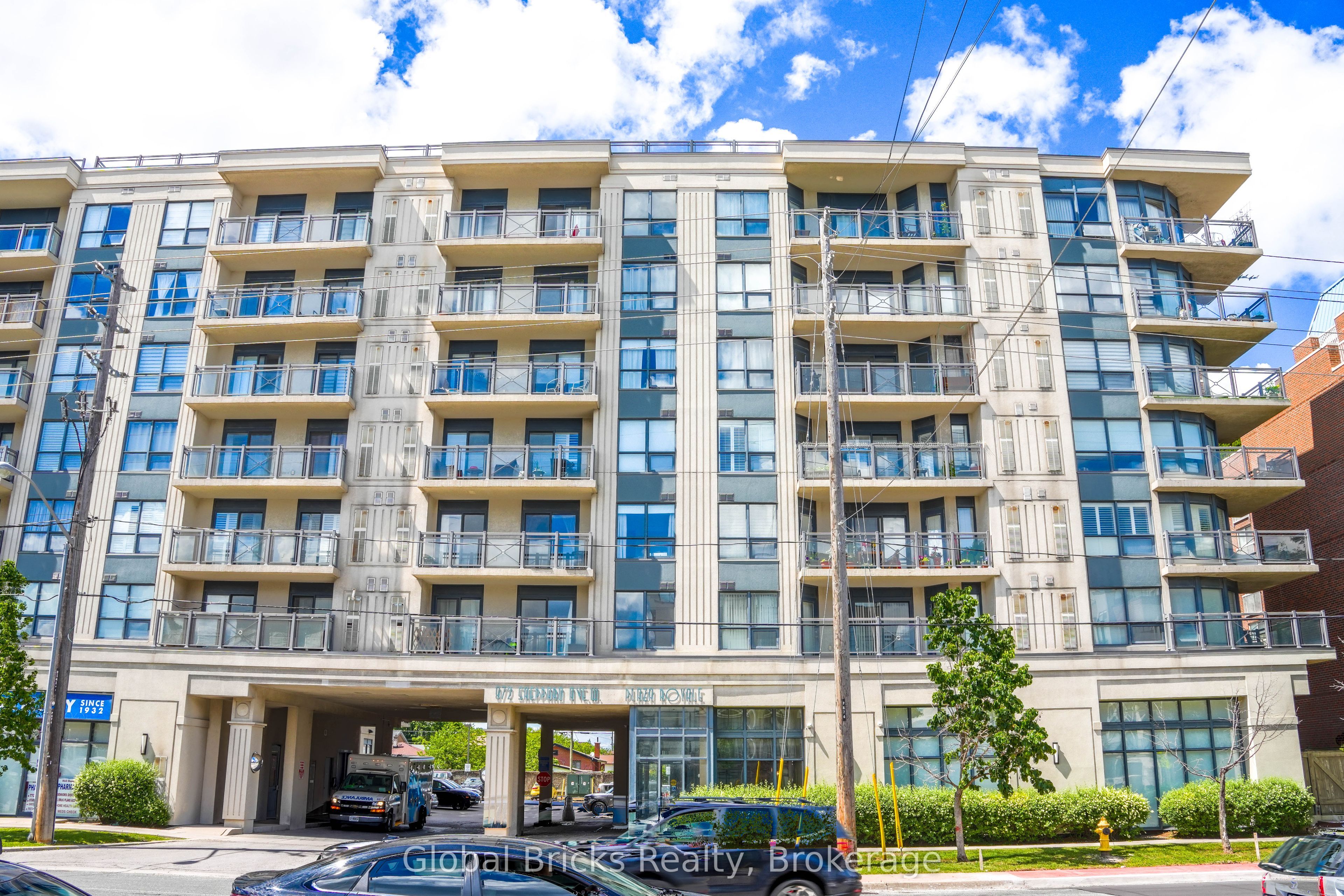 872 Sheppard Avenue W, Toronto, ON M3H 2T5 photo 2