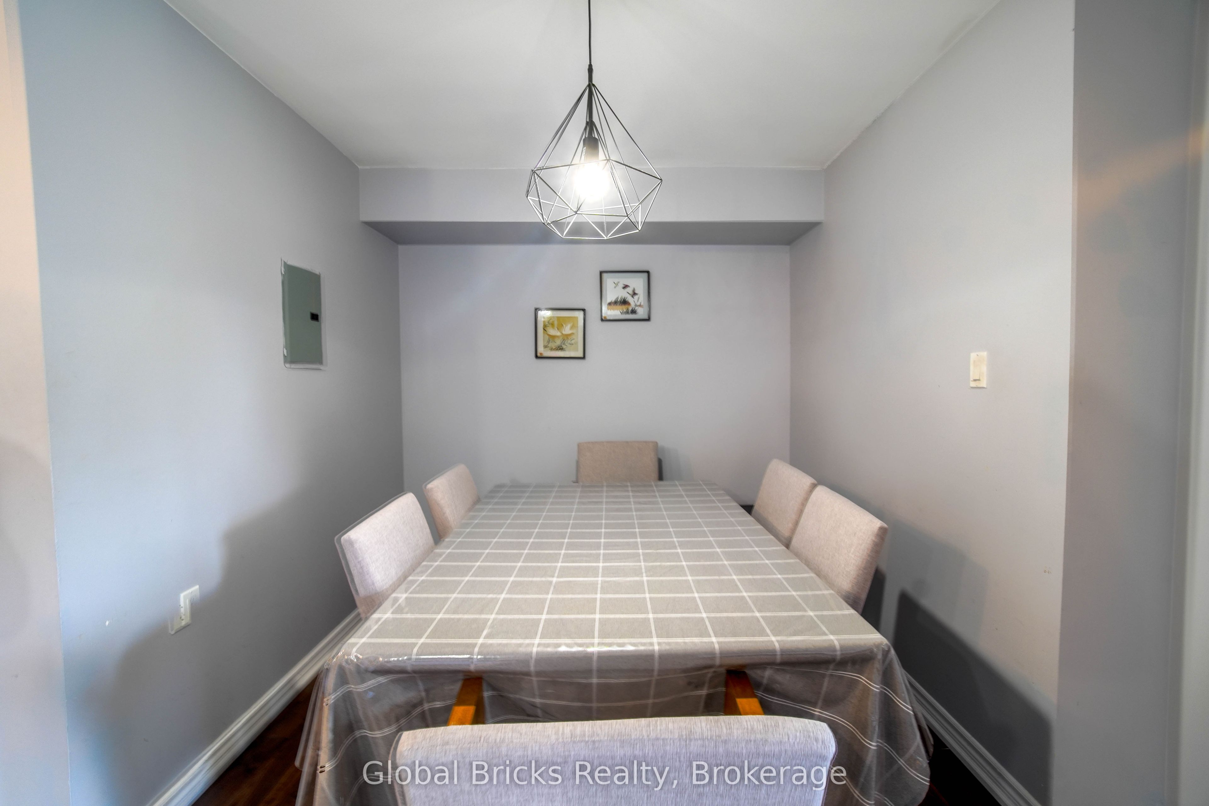 872 Sheppard Avenue W, Toronto, ON M3H 2T5 photo 5