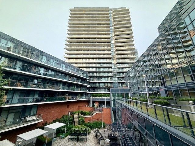 38 Iannuzzi Street 1610, Toronto, ON M5V 0S2 photo 2