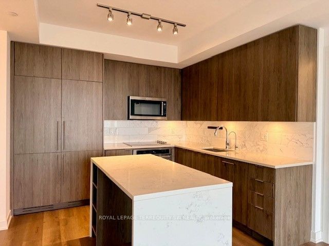 38 Iannuzzi Street 1610, Toronto, ON M5V 0S2 photo 3