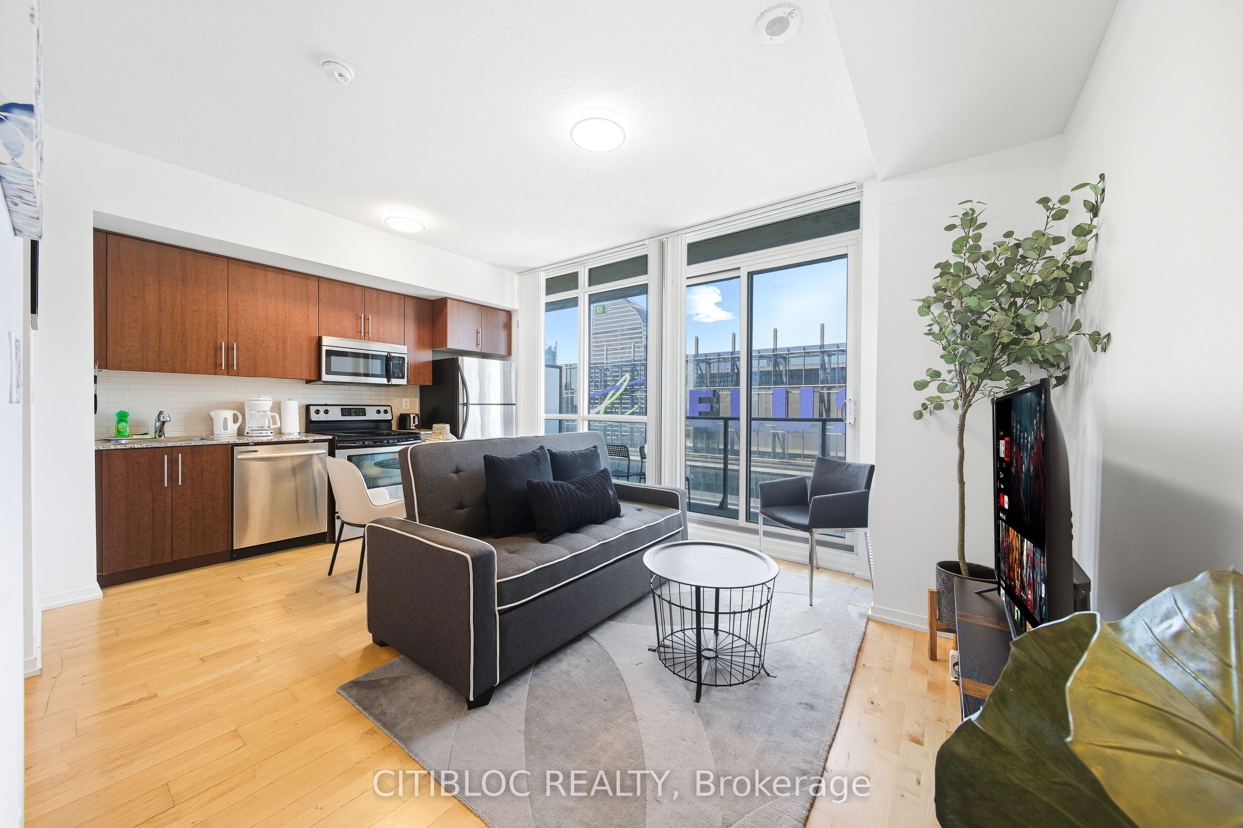 65 Bremner Boulevard 4007, Toronto, ON M5J 0A7 photo 3