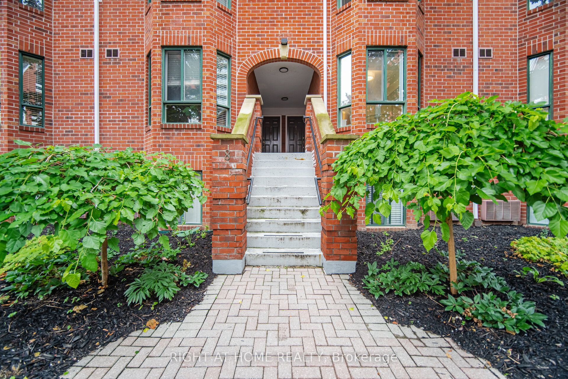 801 King Street W TH 8A, Toronto, ON M5V 3C9