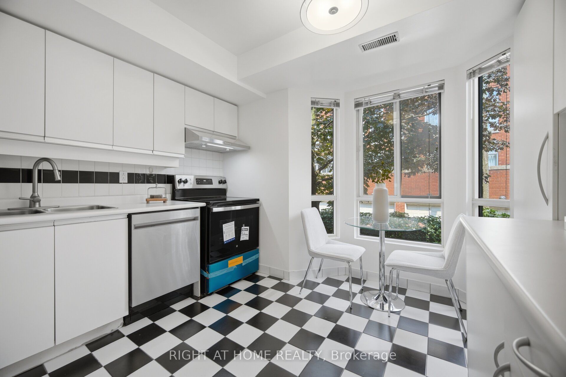 801 King Street W TH 8A, Toronto, ON M5V 3C9 photo 4