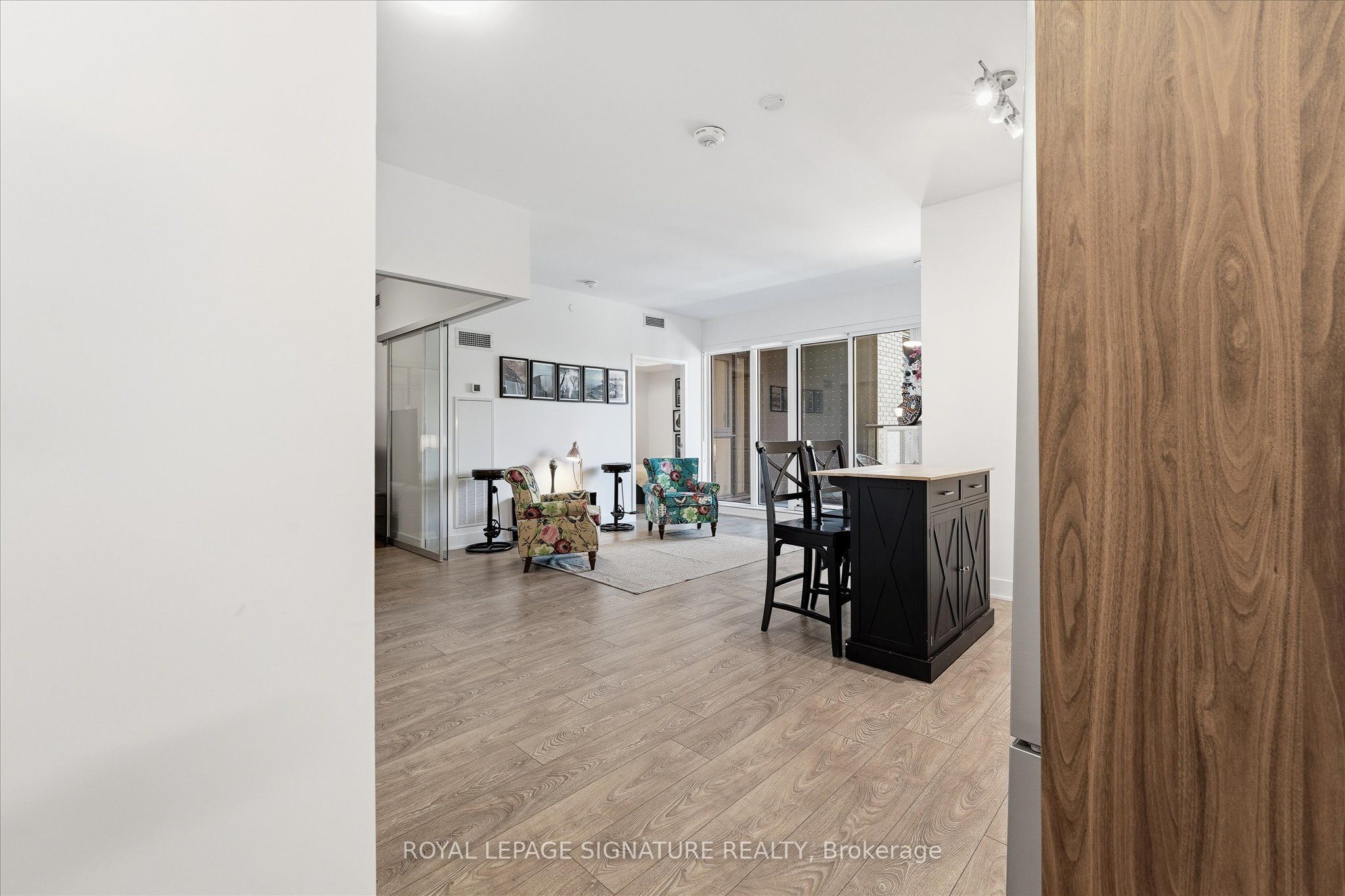 543 Richmond Street W 415, Toronto, ON M5V 0W9