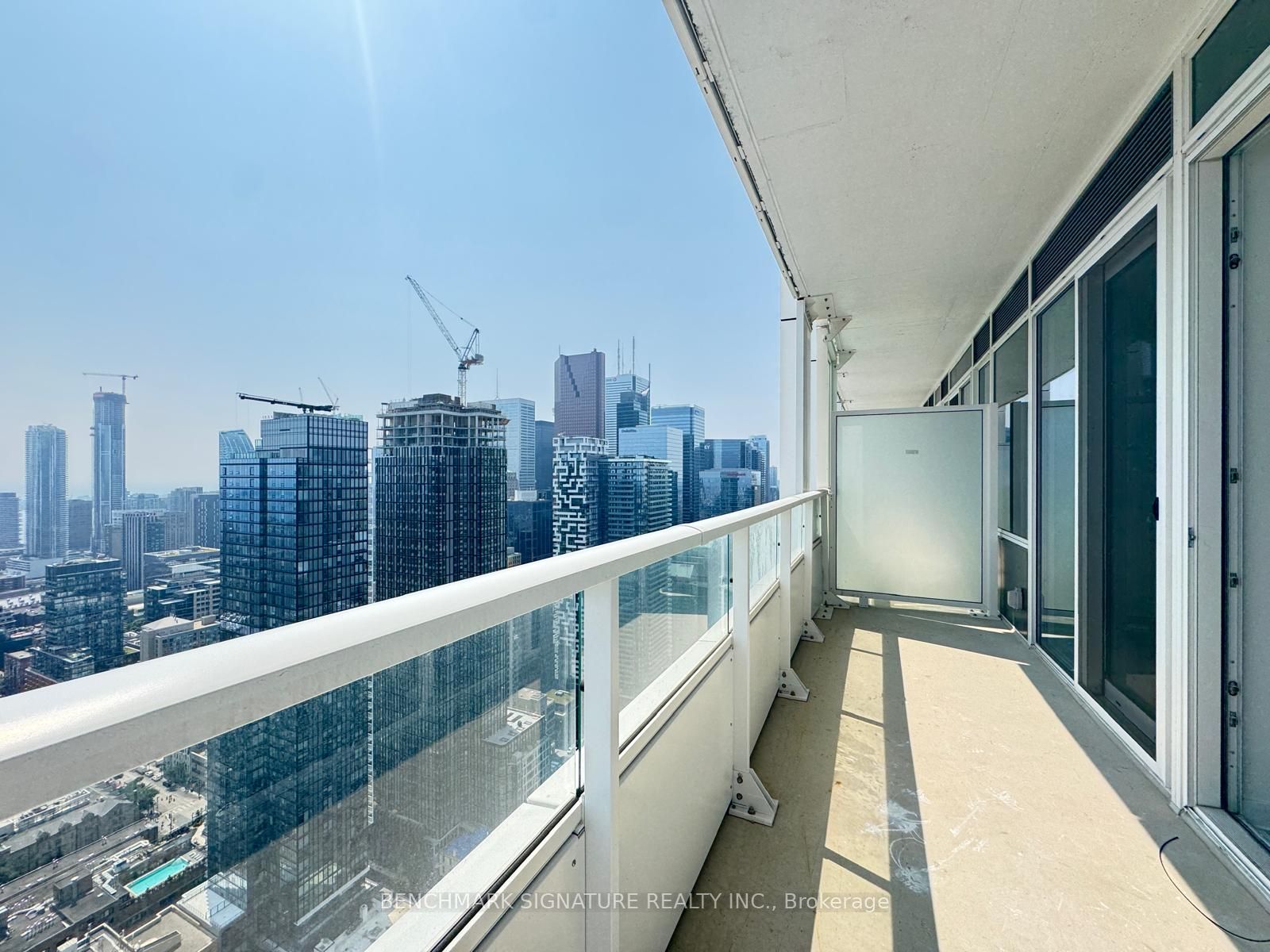 88 Queen Street E 4603, Toronto, ON M5C 0B6 photo 2