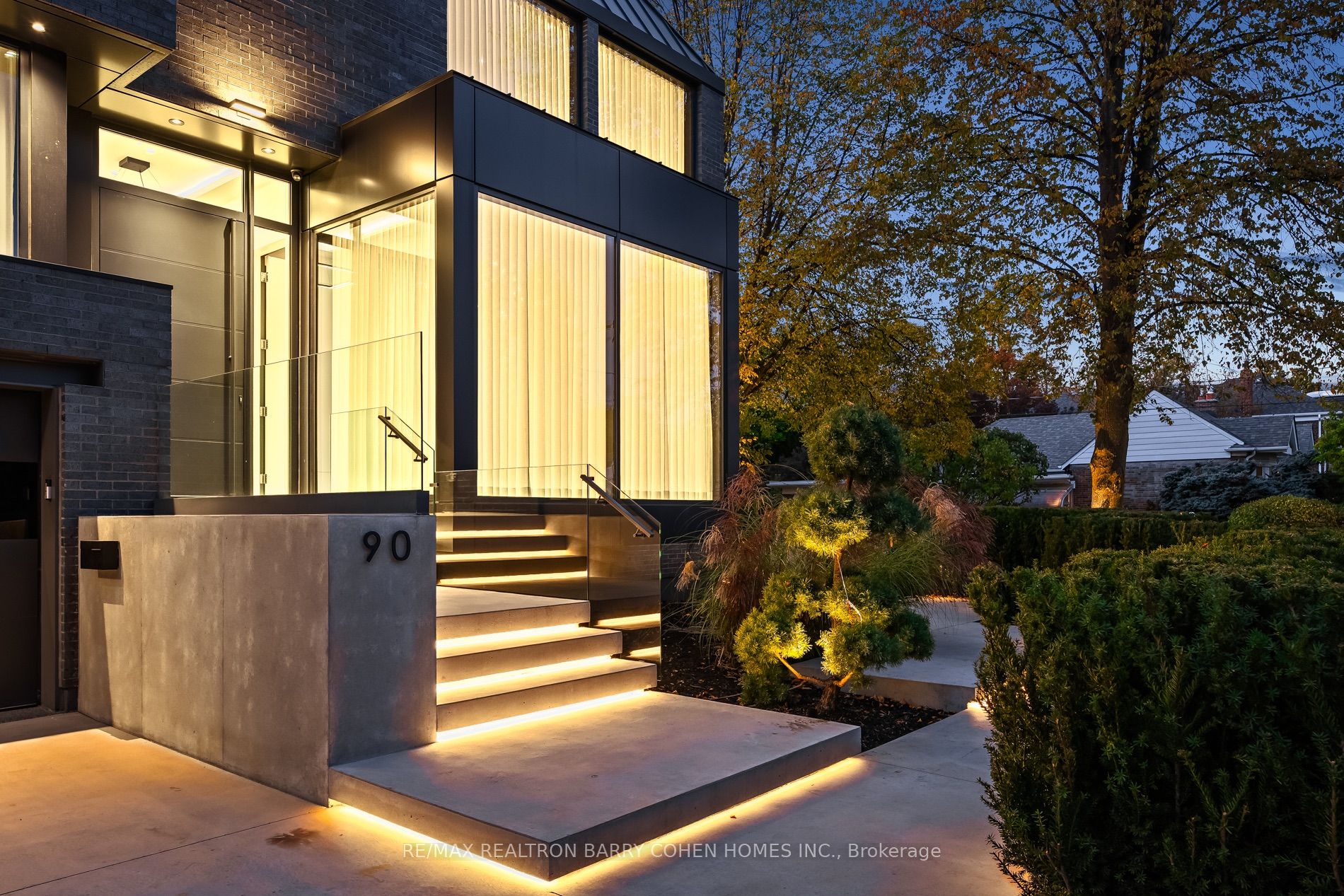 90 Esgore Drive, Toronto, ON M5M 3R8 photo 3