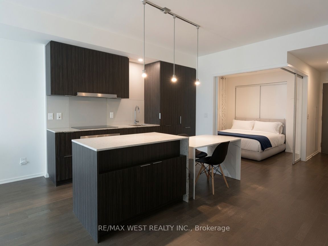 1 Bloor Street E 524, Toronto, ON M4Y 2Z1