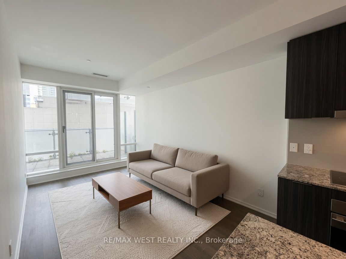 1 Bloor Street E 524, Toronto, ON M4Y 2Z1 photo 2