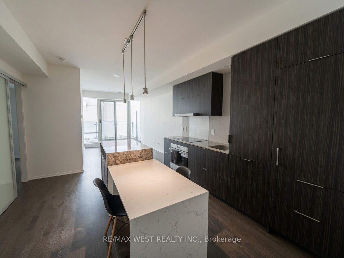 1 Bloor Street E 524, Toronto, ON M4Y 2Z1 photo 4