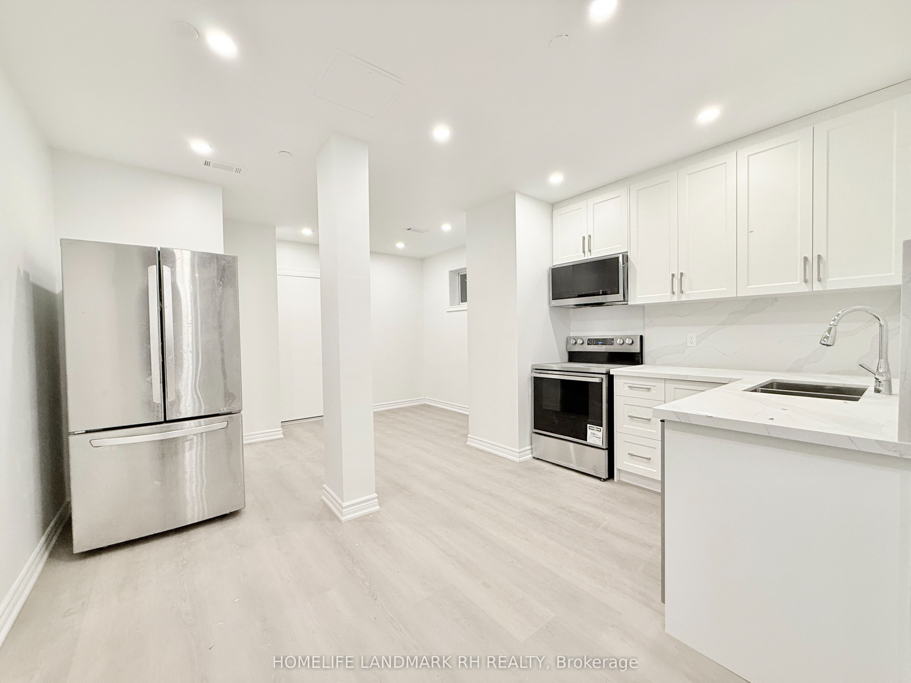 414 Dundas Street W 202, Toronto, ON M5T 1G7 photo 2