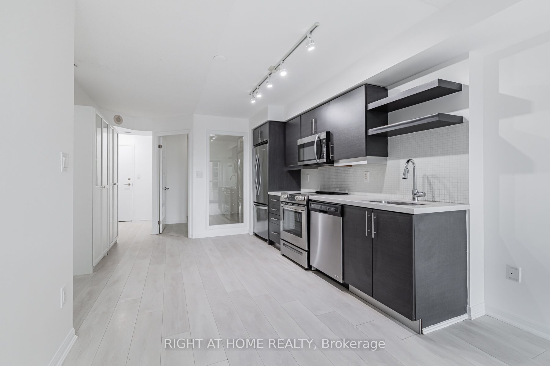 400 E Adelaide Street E 516, Toronto, ON M5A 4S3 photo 2