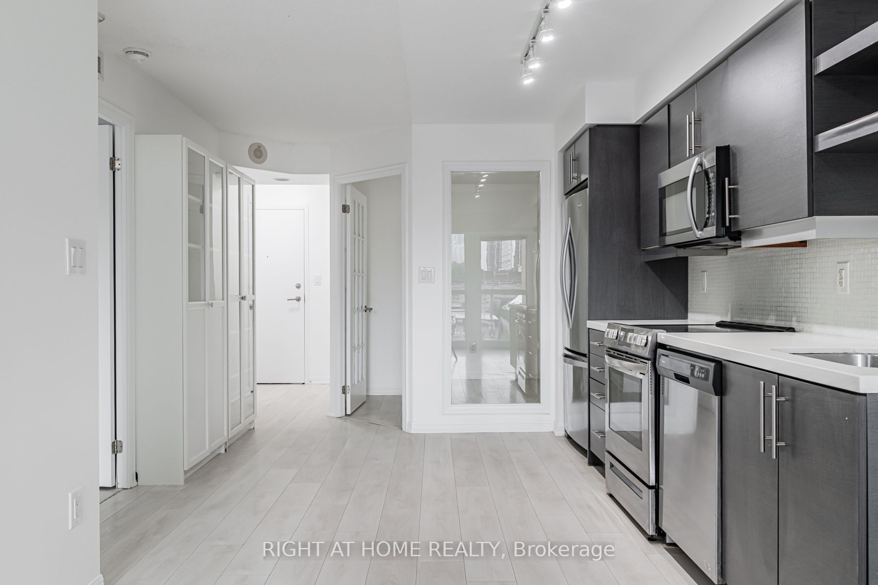 400 E Adelaide Street E 516, Toronto, ON M5A 4S3 photo 3