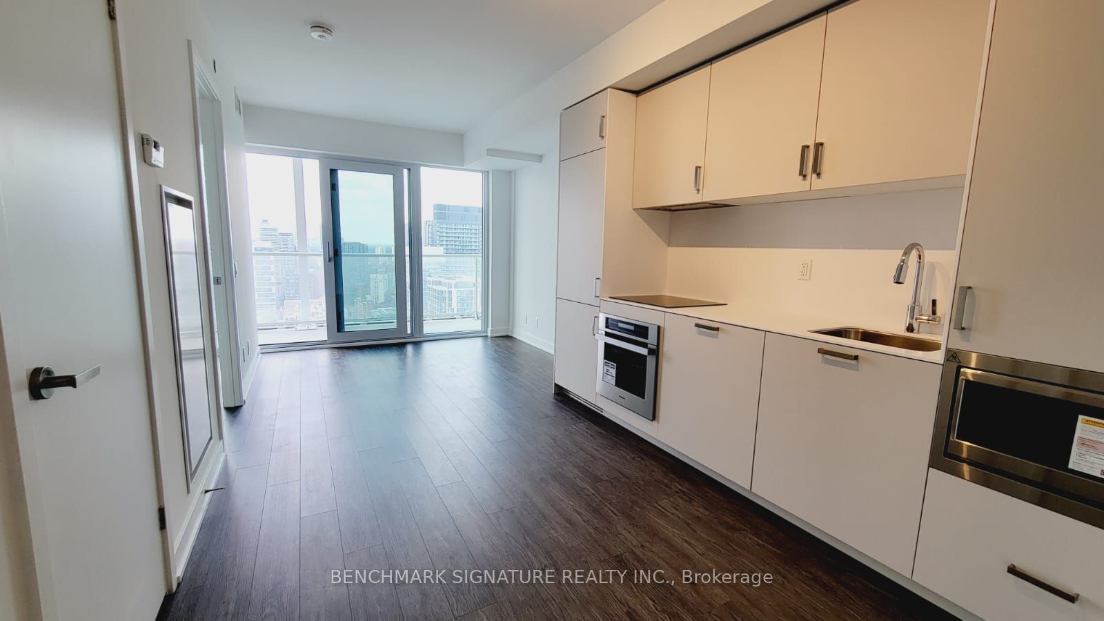 88 Queen Street E 5312, Toronto, ON M5C 0B6 photo 2