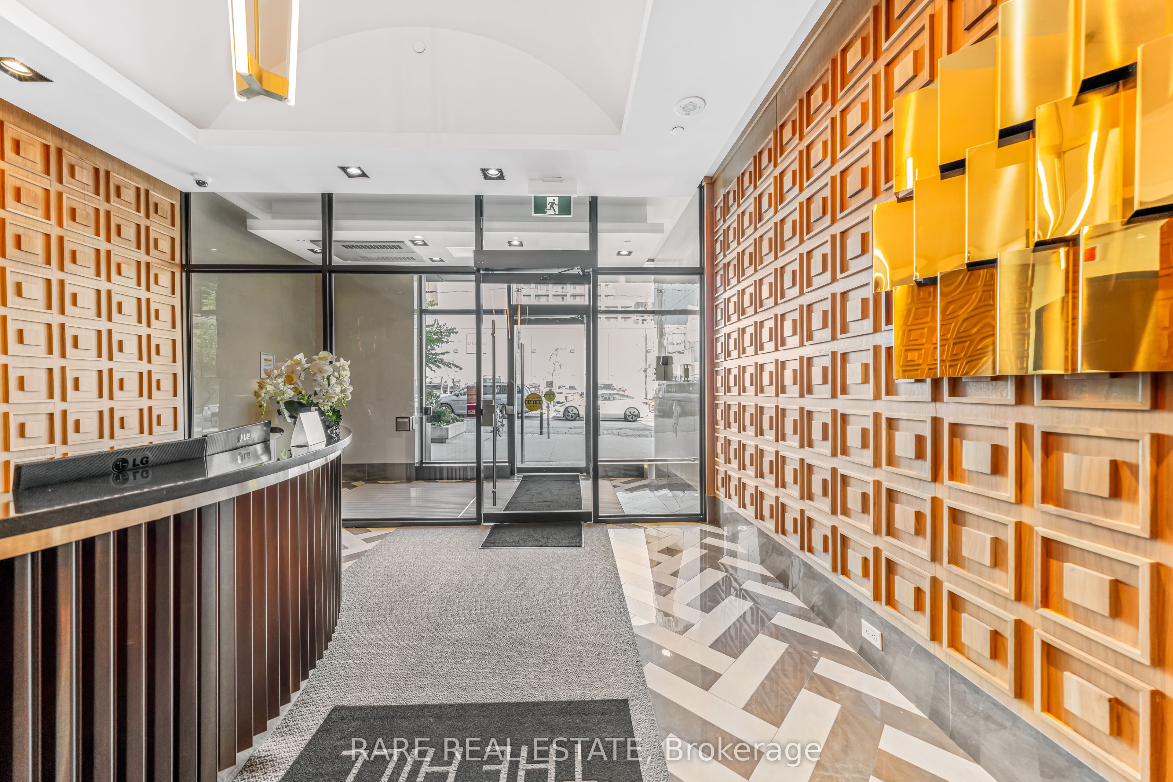 170 Chiltern Hill Road 203, Toronto, ON M6C 0A9 photo 4
