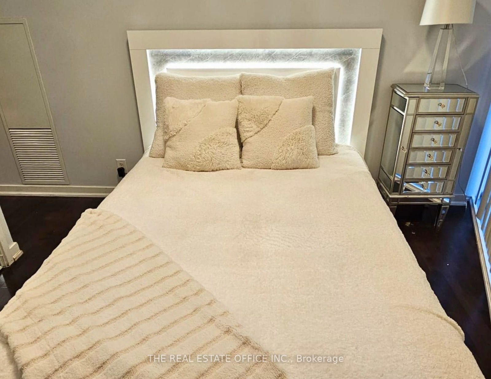 14 York Street 2511, Toronto, ON M5J 2Z2 photo 4