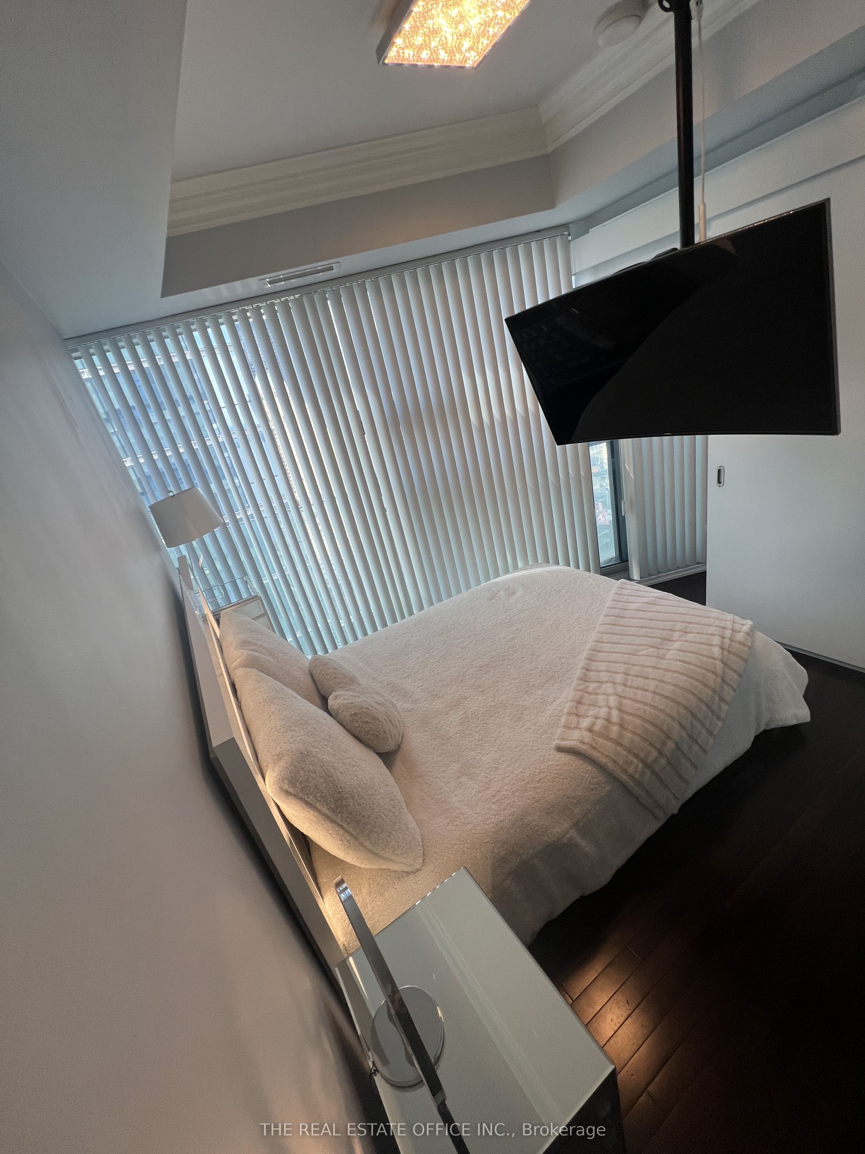 14 York Street 2511, Toronto, ON M5J 2Z2 photo 5
