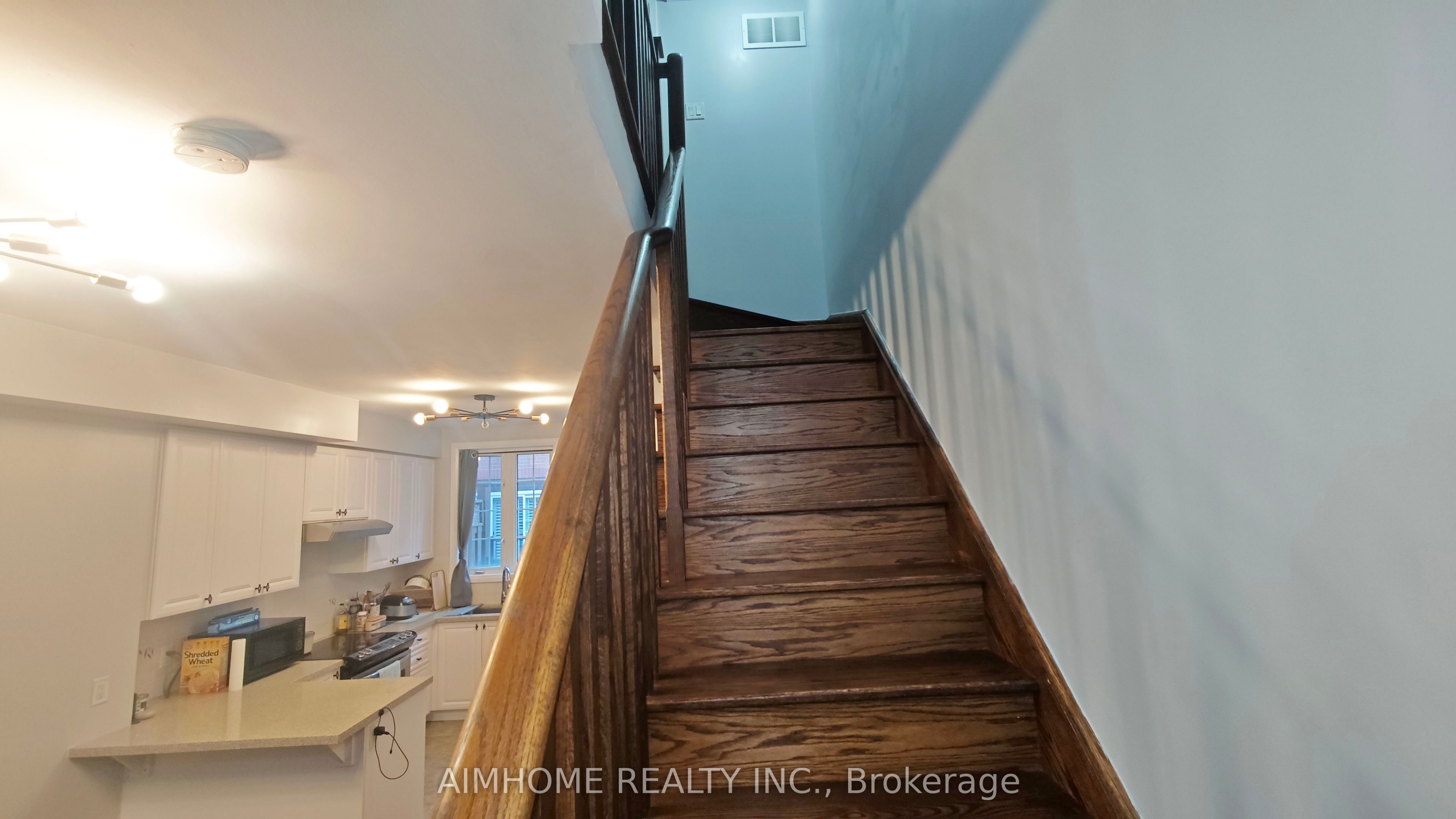 40 Raffeix Lane, Toronto, ON M5A 0G5 photo 3