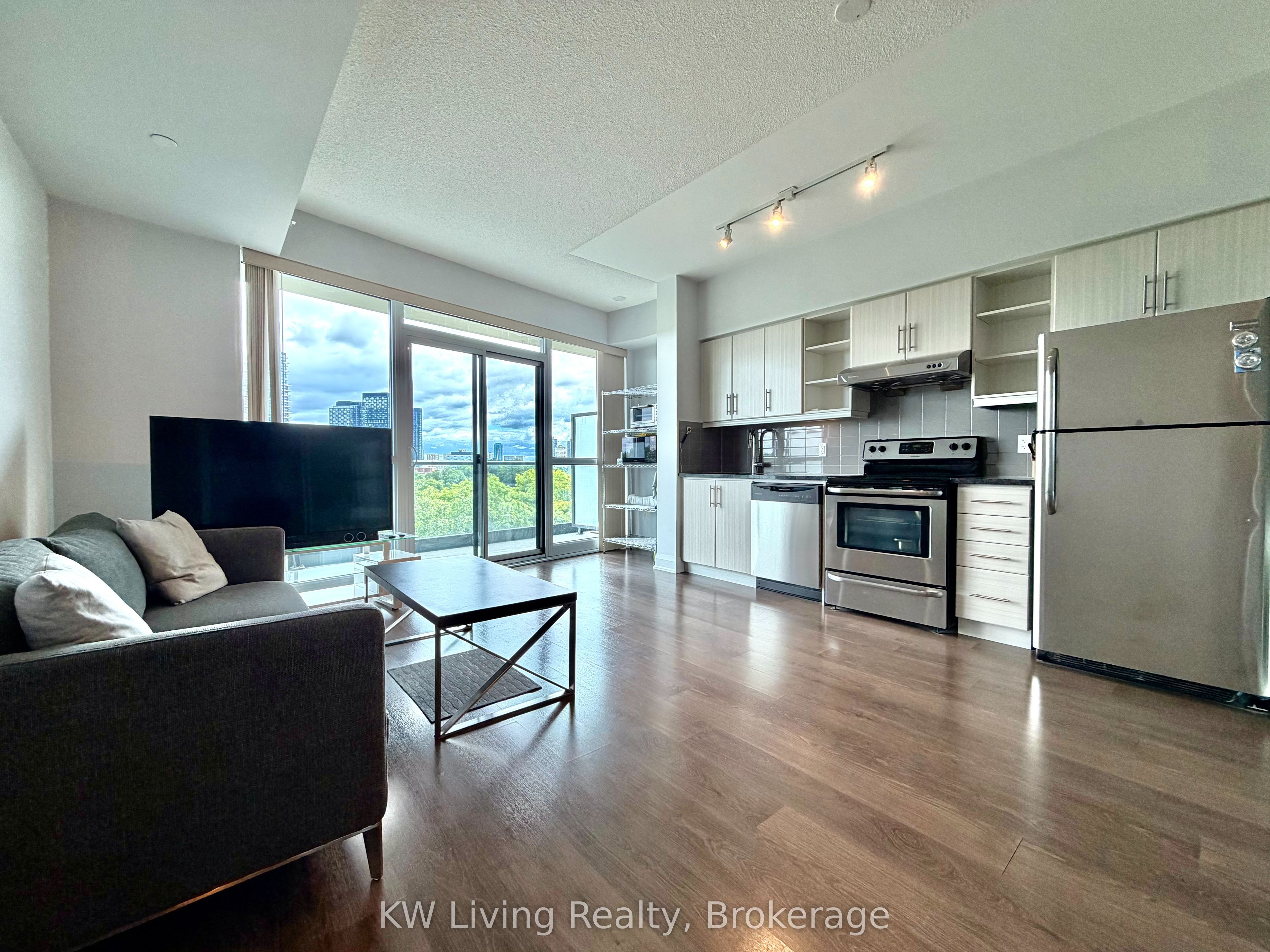 160 Vanderhoof Avenue 517, Toronto, ON M4G 0B7 photo 2