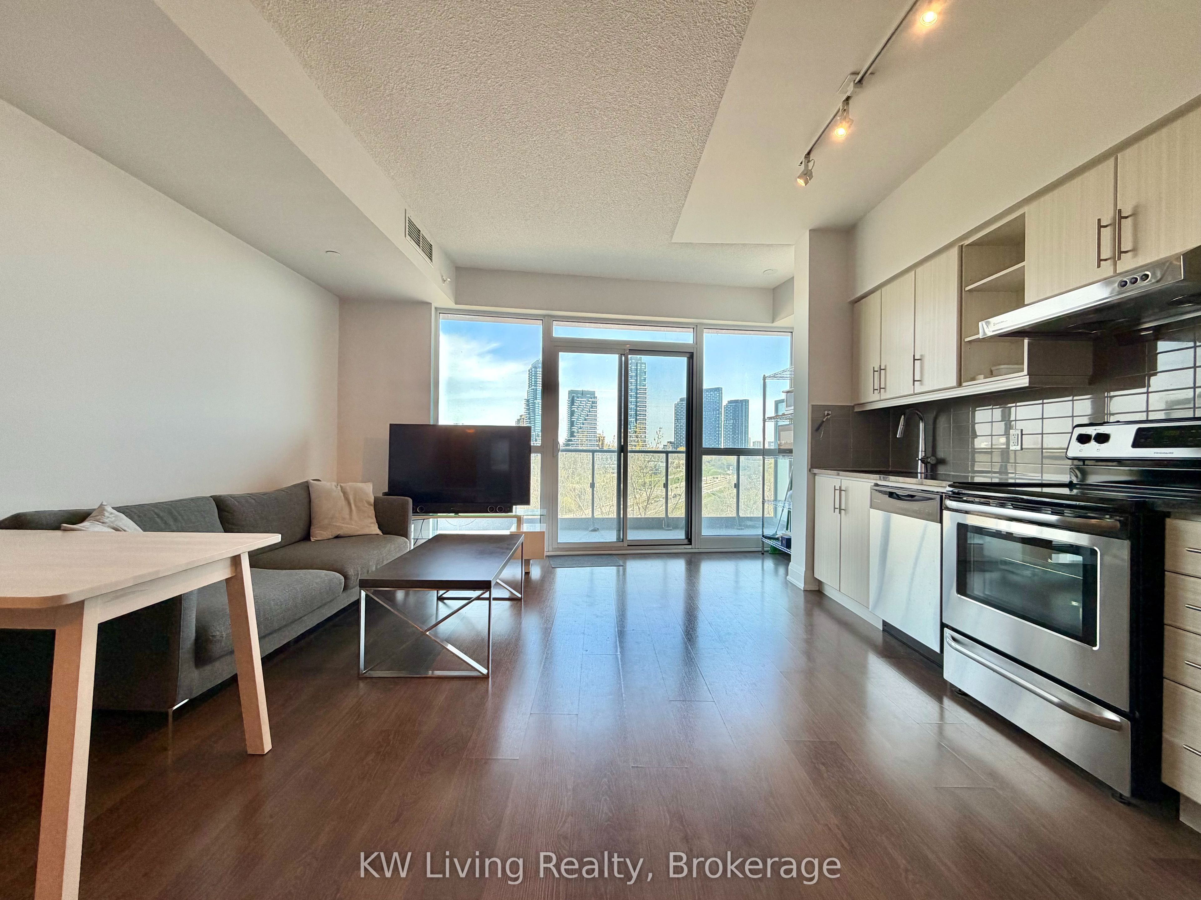 160 Vanderhoof Avenue 517, Toronto, ON M4G 0B7 photo 3