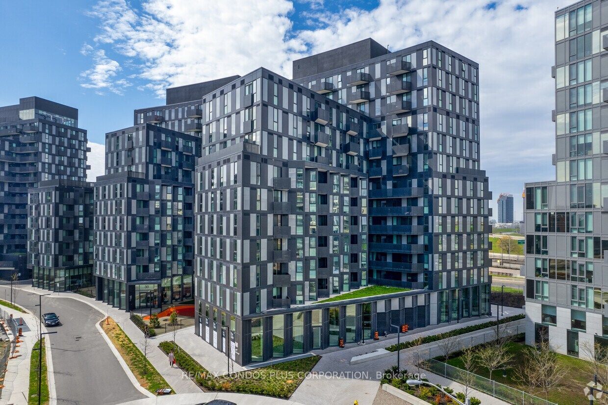 30 Tretti Way 301, Toronto, ON M3H 0E3 photo 2